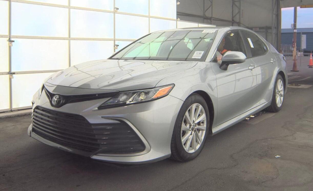 Toyota Camry Le - Thumbnail 8