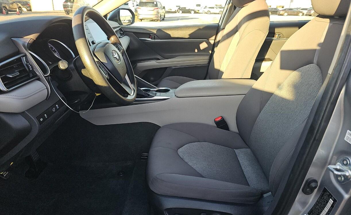 Toyota Camry Le - Thumbnail 4