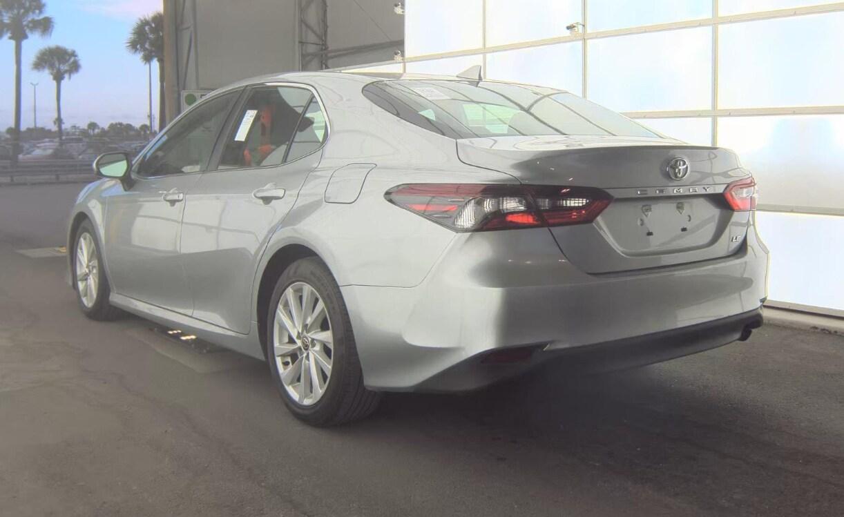 Toyota Camry Le - Thumbnail 10