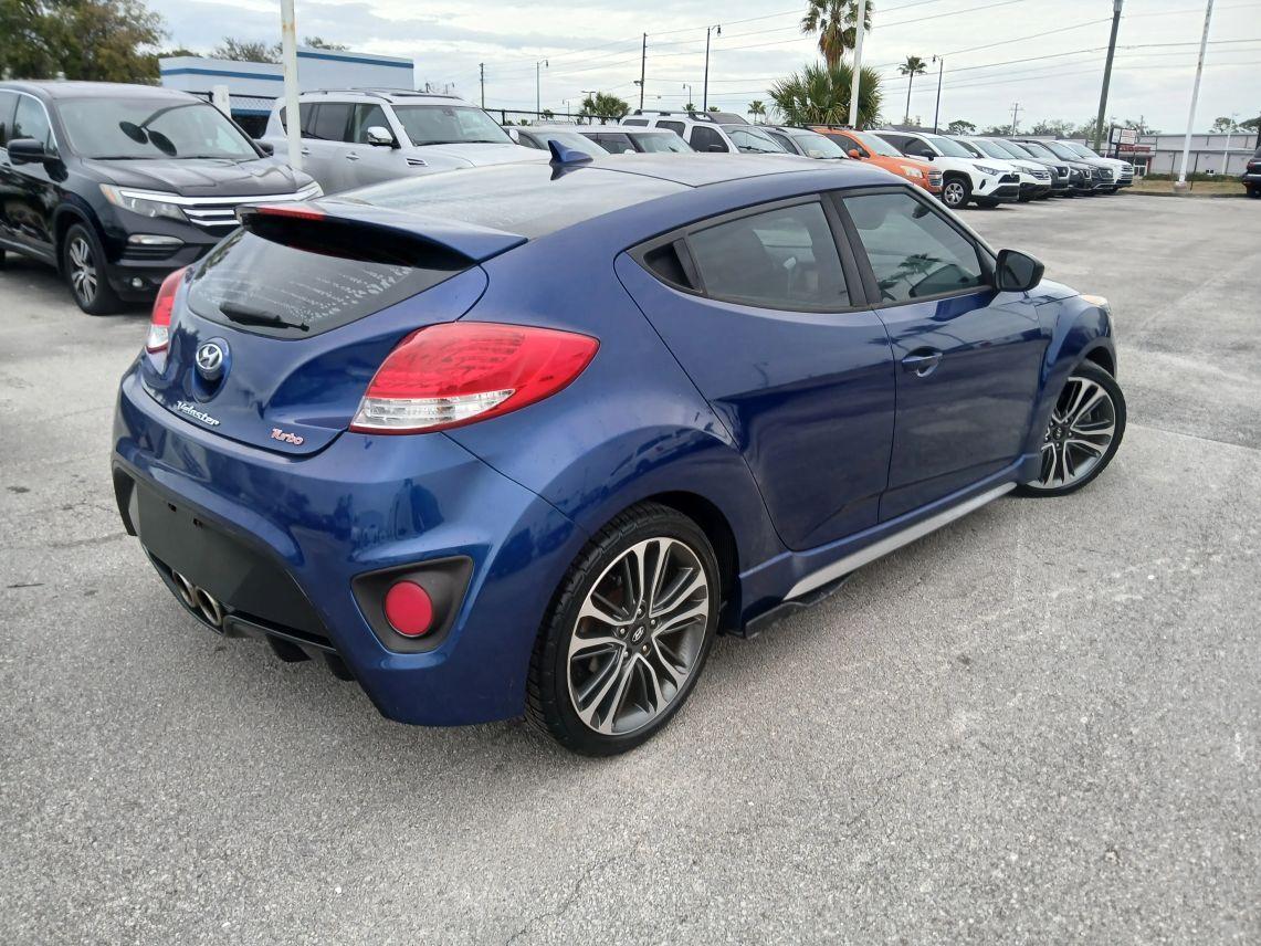 Hyundai Veloster - Thumbnail 5