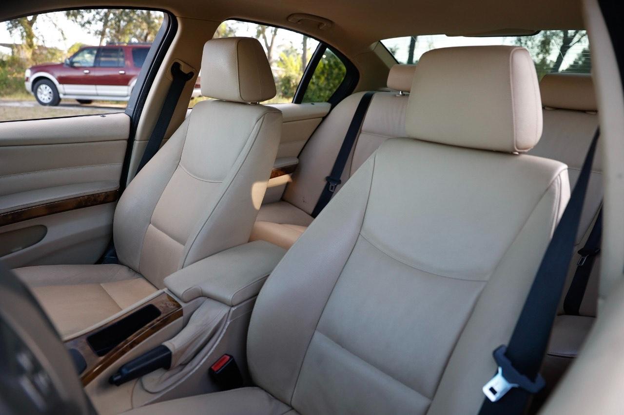 BMW 328I4Dr Sedan - Thumbnail 6