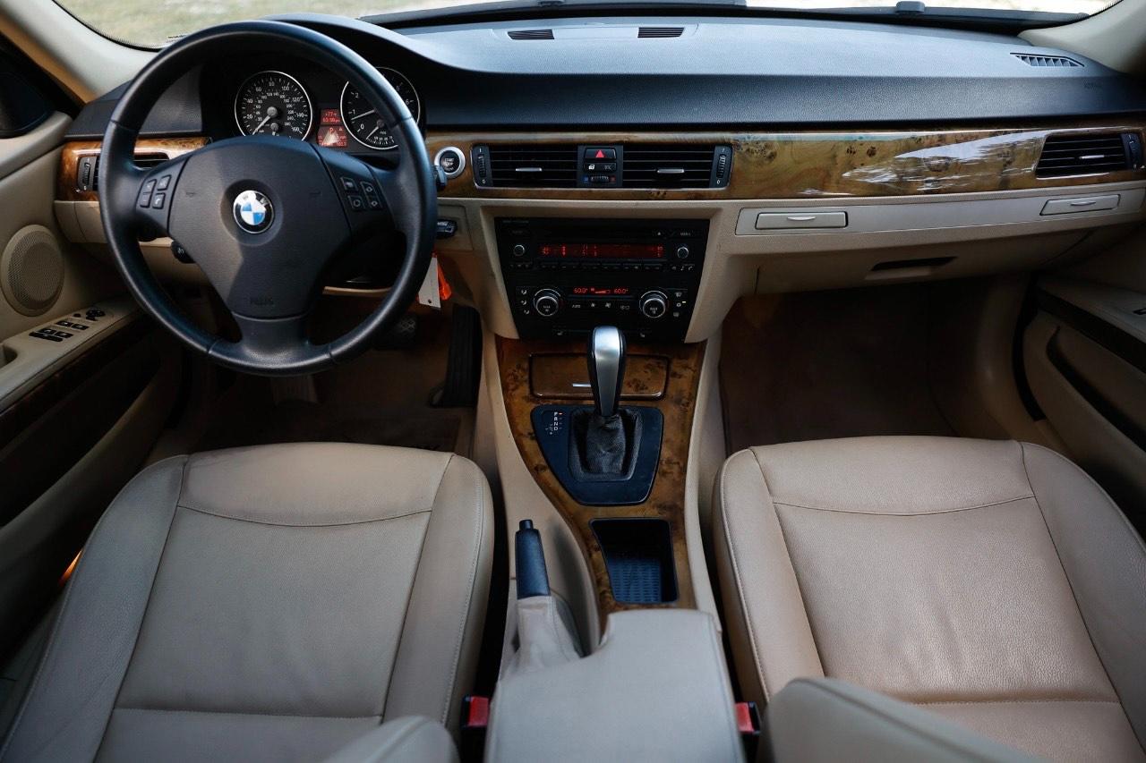 BMW 328I4Dr Sedan - Thumbnail 2
