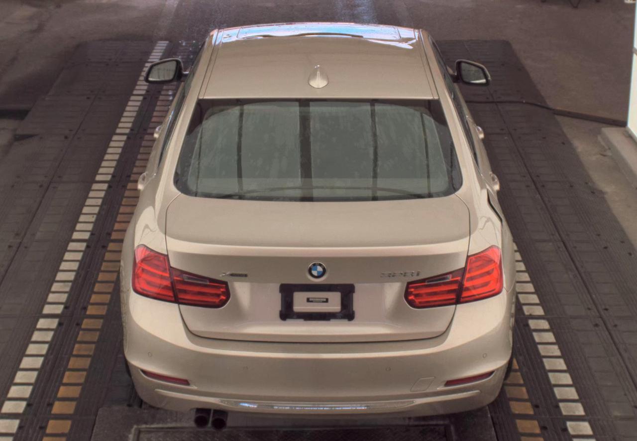 BMW 328Ixdrive Luxury Line 4Dr Sedan - Thumbnail 3