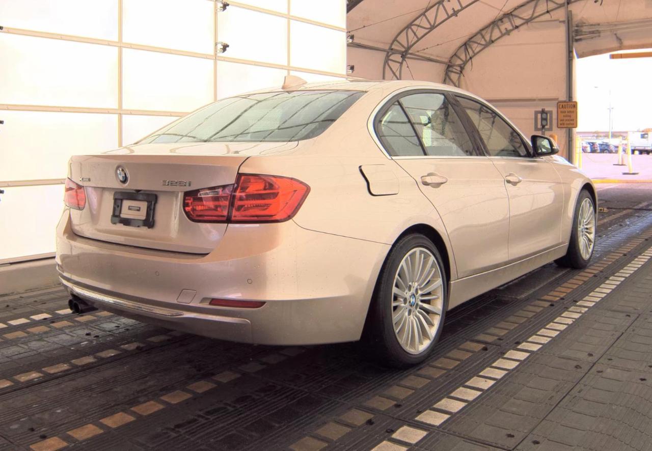 BMW 328Ixdrive Luxury Line 4Dr Sedan - Thumbnail 5