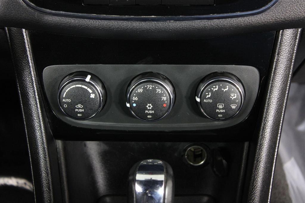 Chrysler 200 Touring - Thumbnail 20