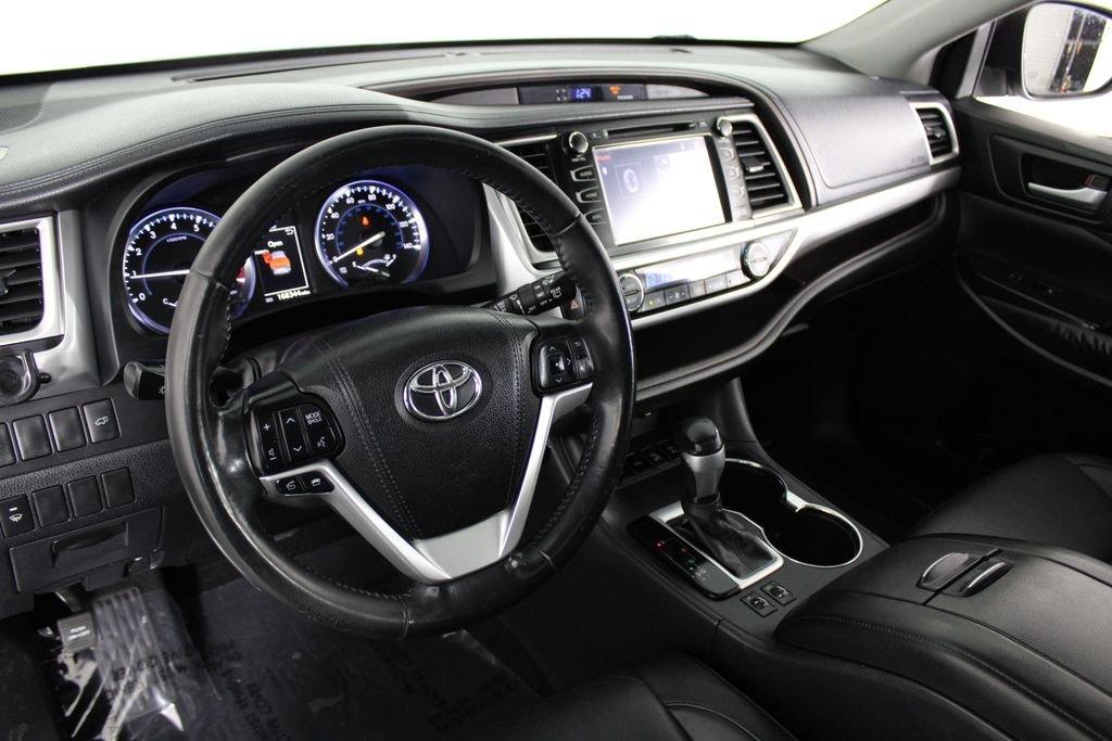 Toyota Highlander Xle V6 - Thumbnail 18