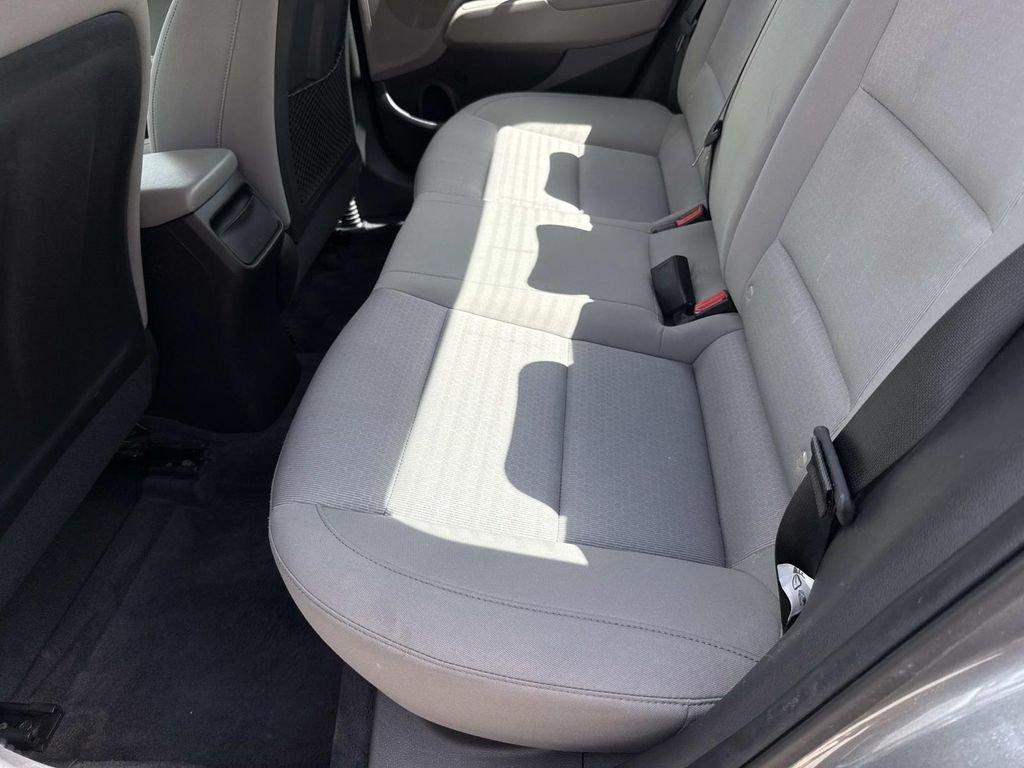 Hyundai Elantra Value Edition - Thumbnail 17