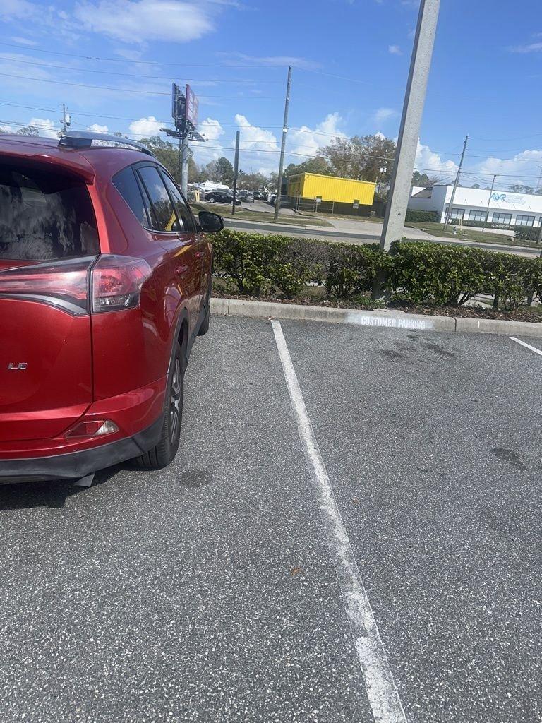 Toyota Rav4 Le - Thumbnail 6