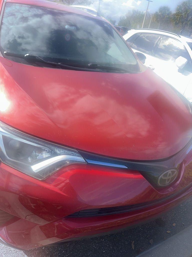 Toyota Rav4 Le - Thumbnail 4