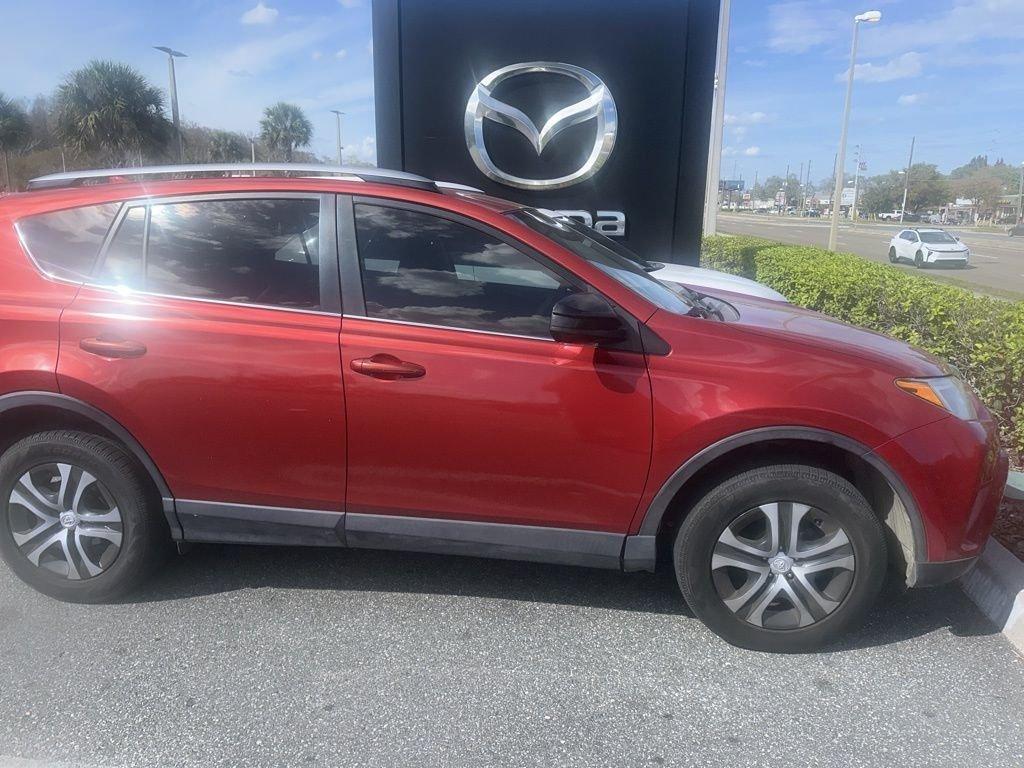 Toyota Rav4 Le - Thumbnail 5