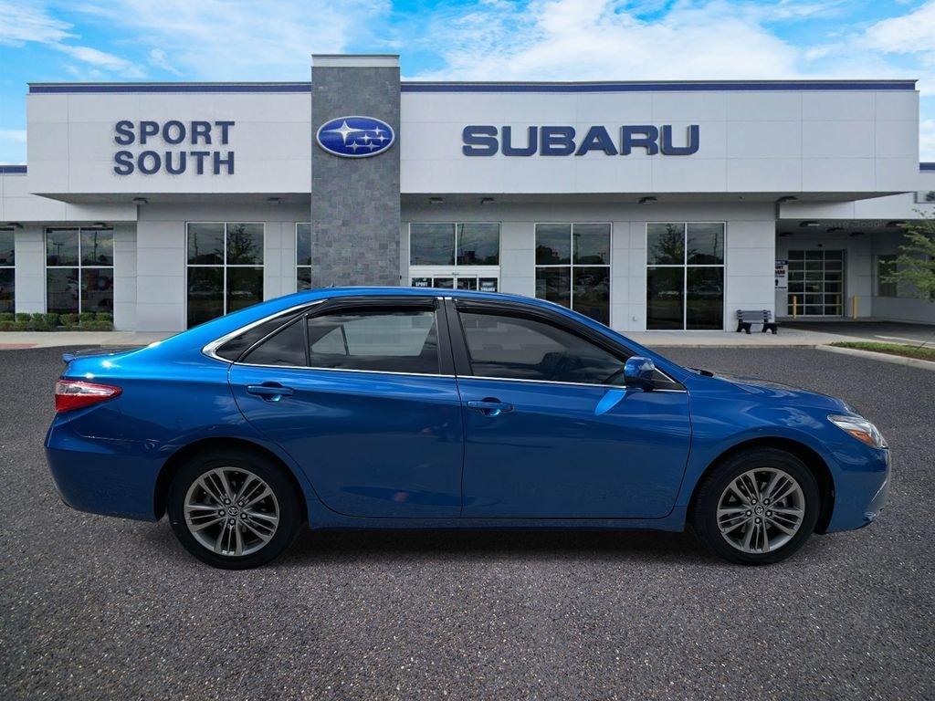 Toyota Camry Se - Thumbnail 3