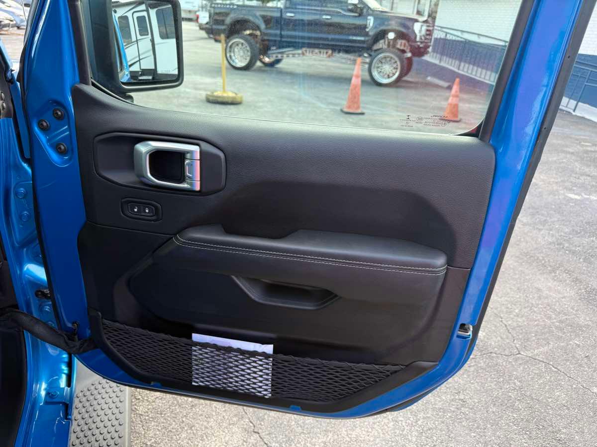 Jeep Wrangler Unlimited Sahara 4Xe - Thumbnail 18