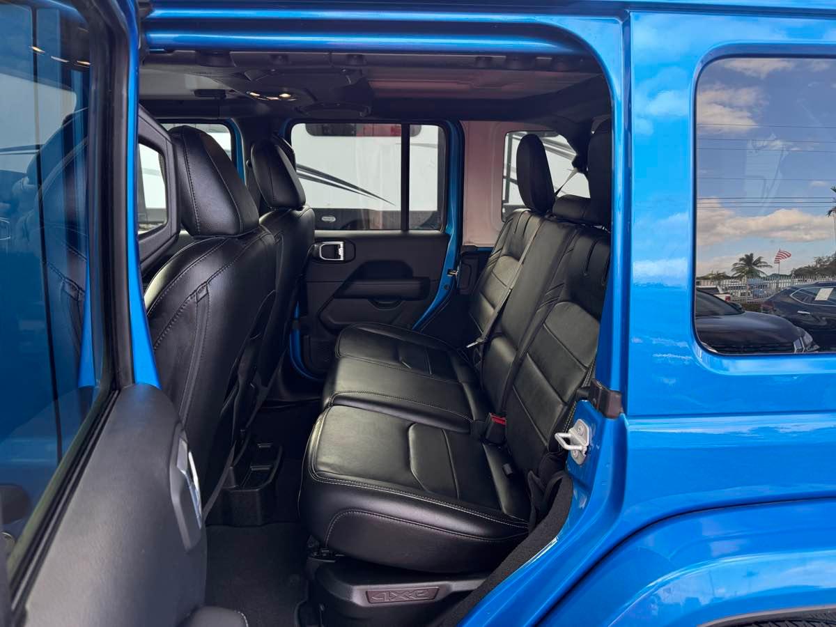 Jeep Wrangler Unlimited Sahara 4Xe - Thumbnail 19