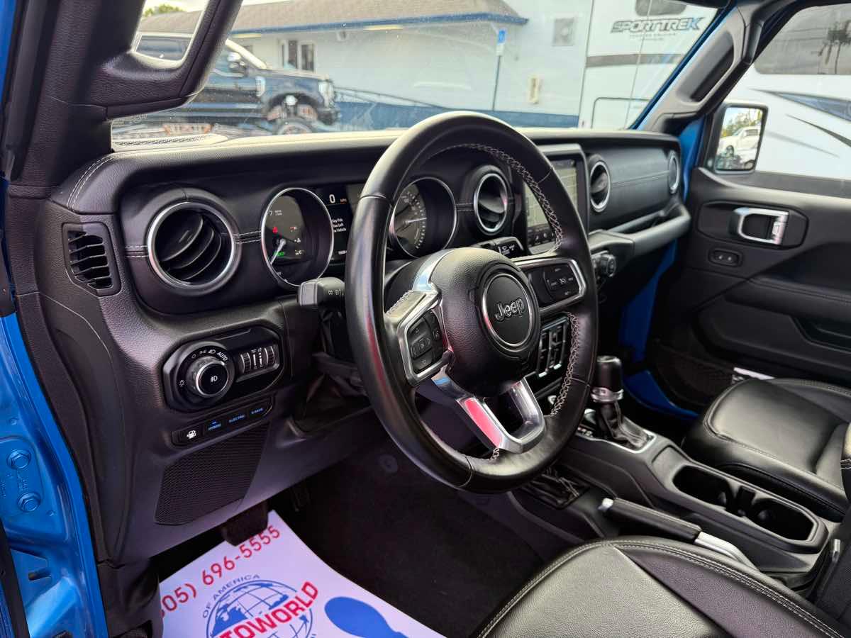 Jeep Wrangler Unlimited Sahara 4Xe - Thumbnail 13