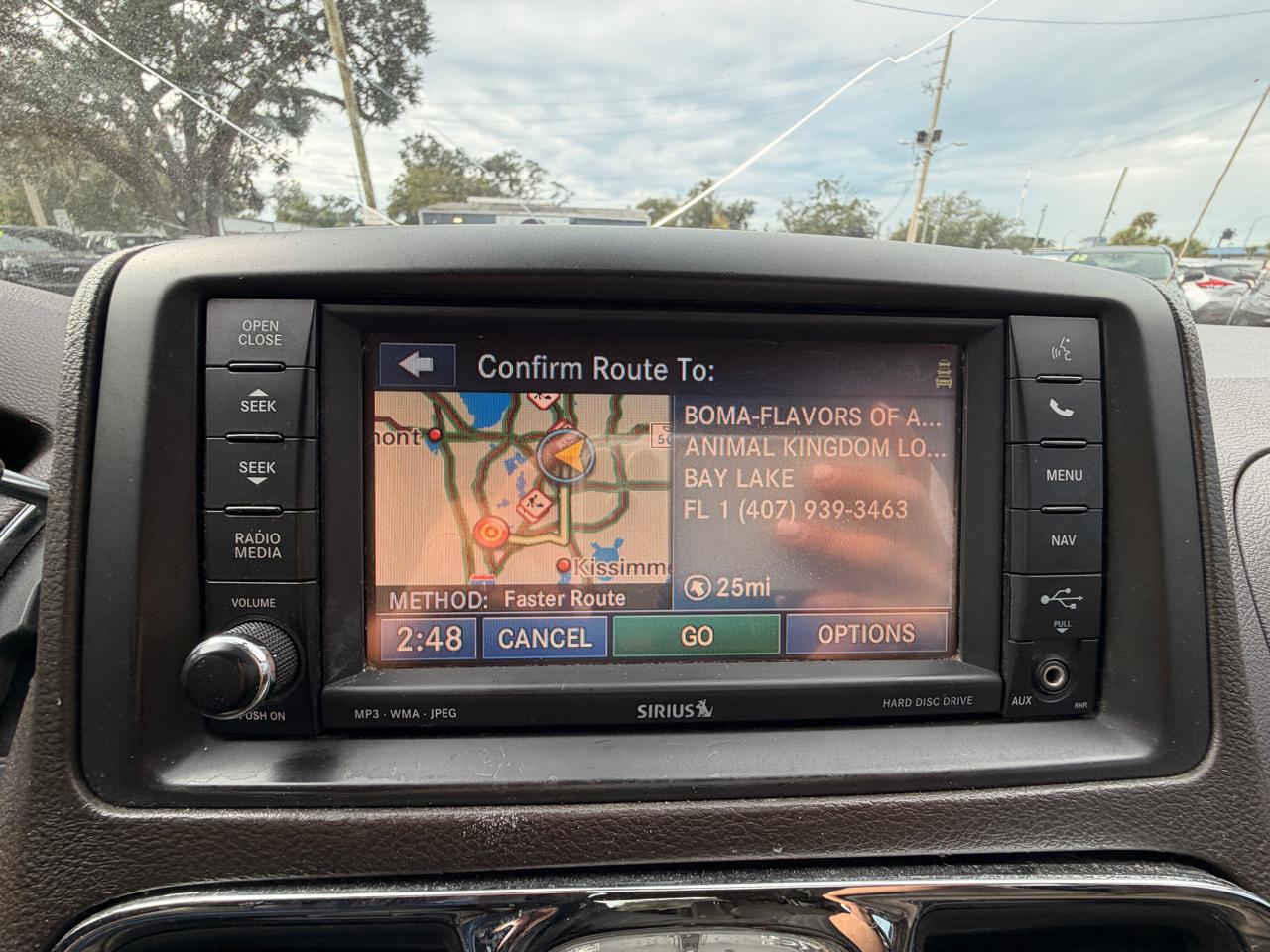 Chrysler Town & Countrytouring-L - Thumbnail 2