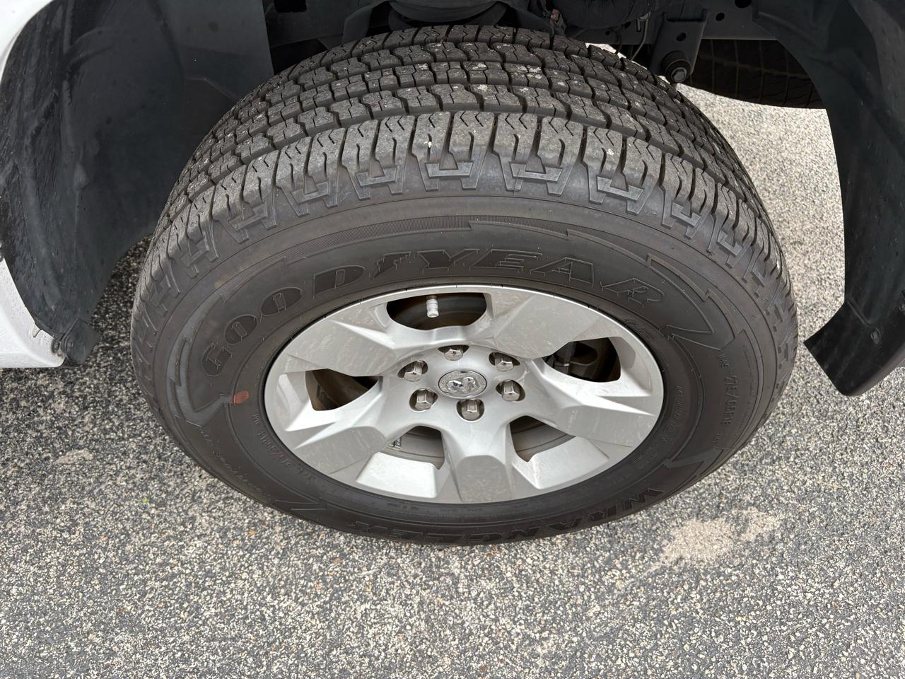 Ram 1500Big Horn Quad Cab 2Wd - Thumbnail 7