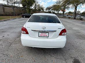 Toyota Yaris Base - Thumbnail 2