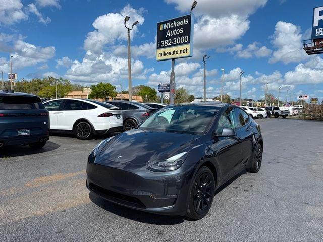 Tesla Model Y Long Range AWD - View 1