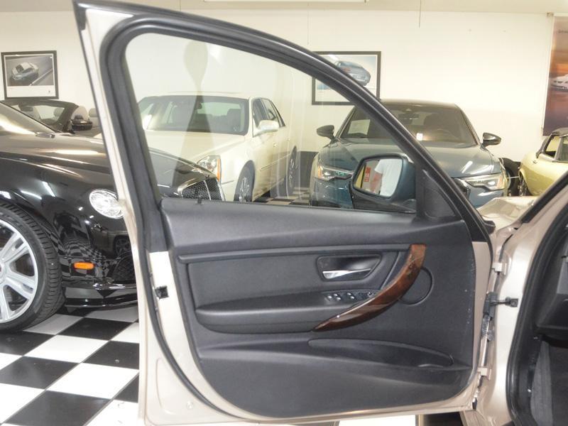 BMW 3 Series 328I Xdrive *X-Drive Wagon*Driver Assit / Navigation*38,000 Miles* - Thumbnail 14