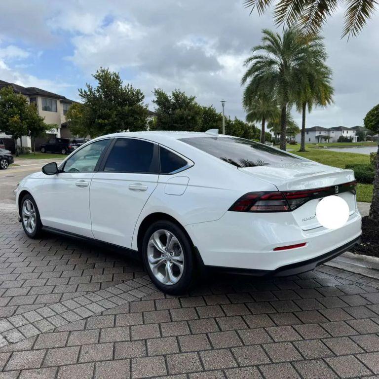 Honda Accord - Thumbnail 4