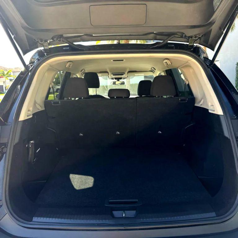 Nissan Rogue - Thumbnail 2