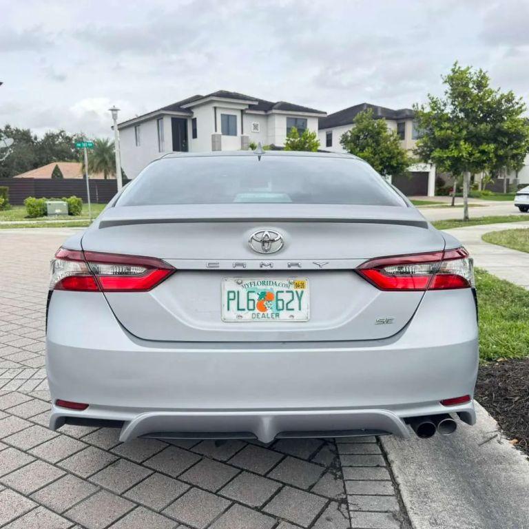 Toyota Camry - Thumbnail 6