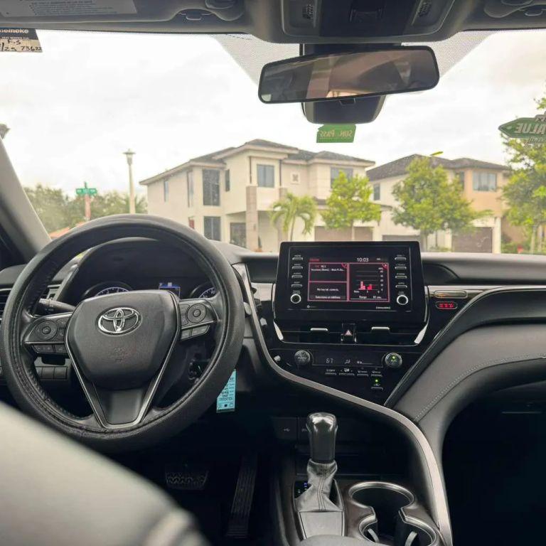 Toyota Camry - Thumbnail 13