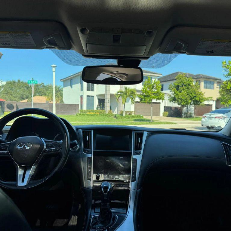 Infiniti Q50 - Thumbnail 13