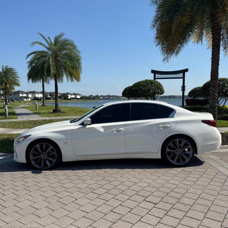 Infiniti Q50 - Thumbnail 4