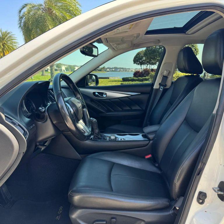 Infiniti Q50 - Thumbnail 11