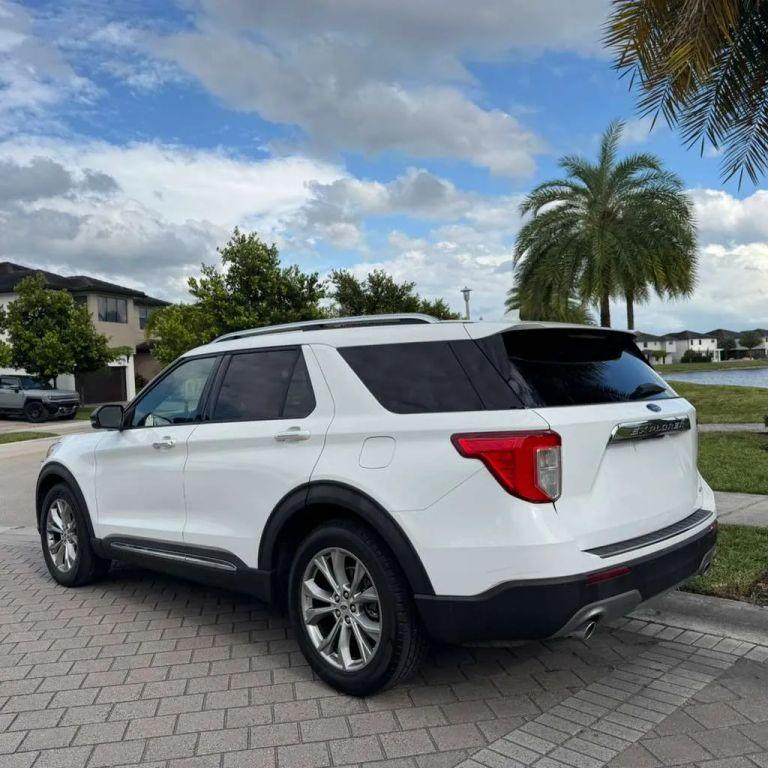 Ford Explorer - Thumbnail 5