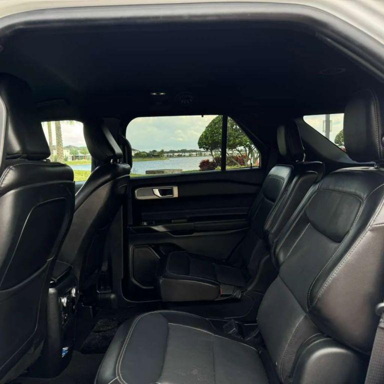 Ford Explorer - Thumbnail 15