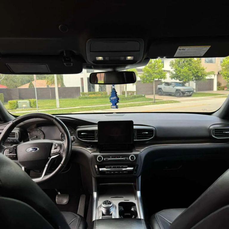 Ford Explorer - Thumbnail 13