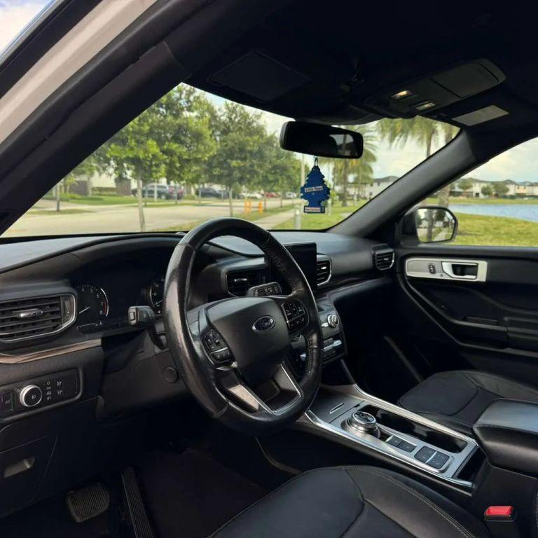 Ford Explorer - Thumbnail 12
