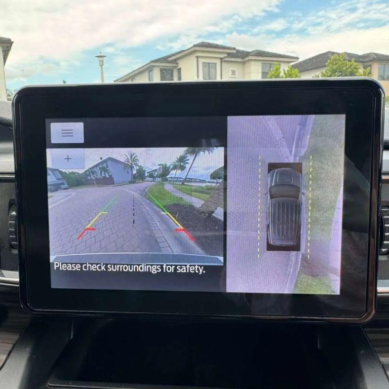 Ford Explorer - Thumbnail 2