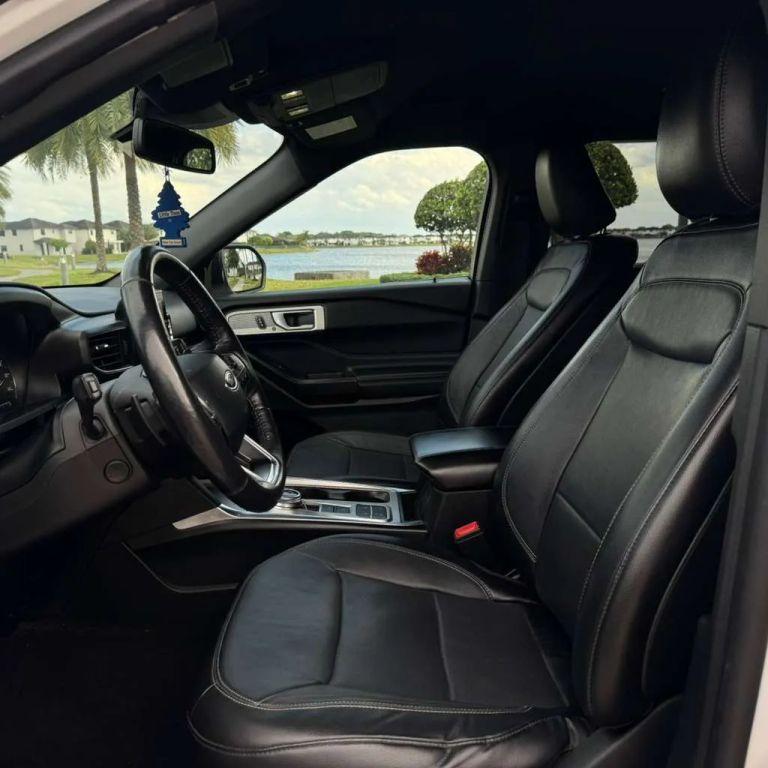 Ford Explorer - Thumbnail 10