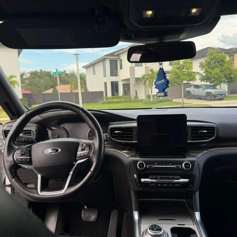 Ford Explorer - Thumbnail 14