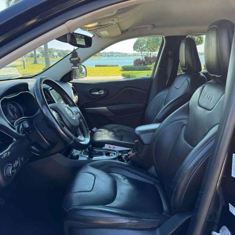 Jeep Cherokee - Thumbnail 11