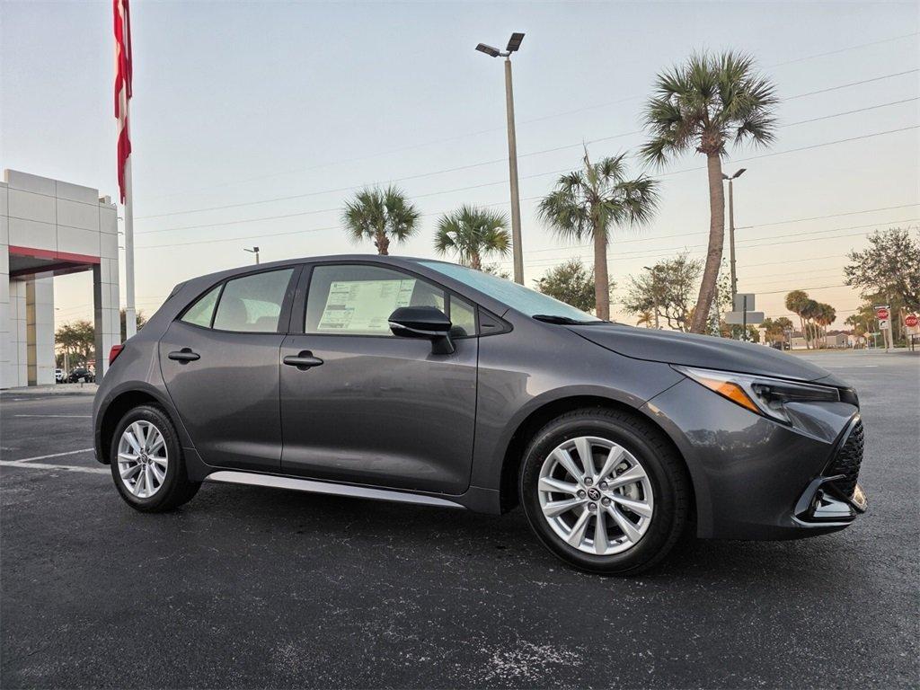 Toyota Corolla Hatchback Se - View 1