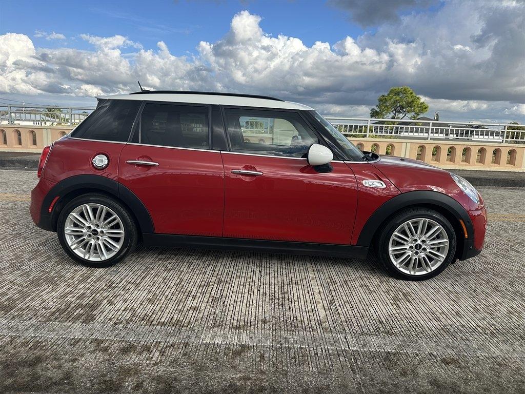 MINI Coopers 4-Door - Thumbnail 16