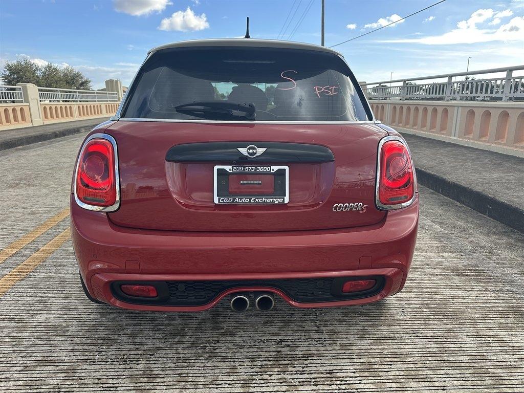 MINI Coopers 4-Door - Thumbnail 10