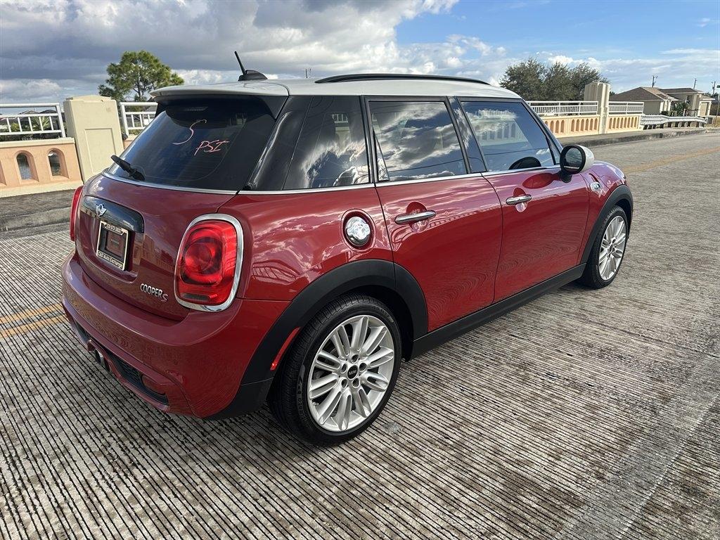 MINI Coopers 4-Door - Thumbnail 17
