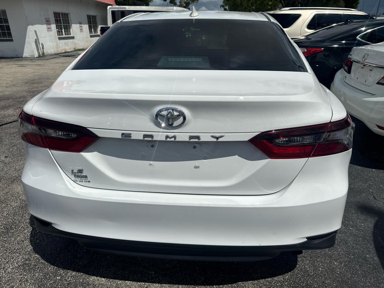 Toyota Camry Le - Thumbnail 6