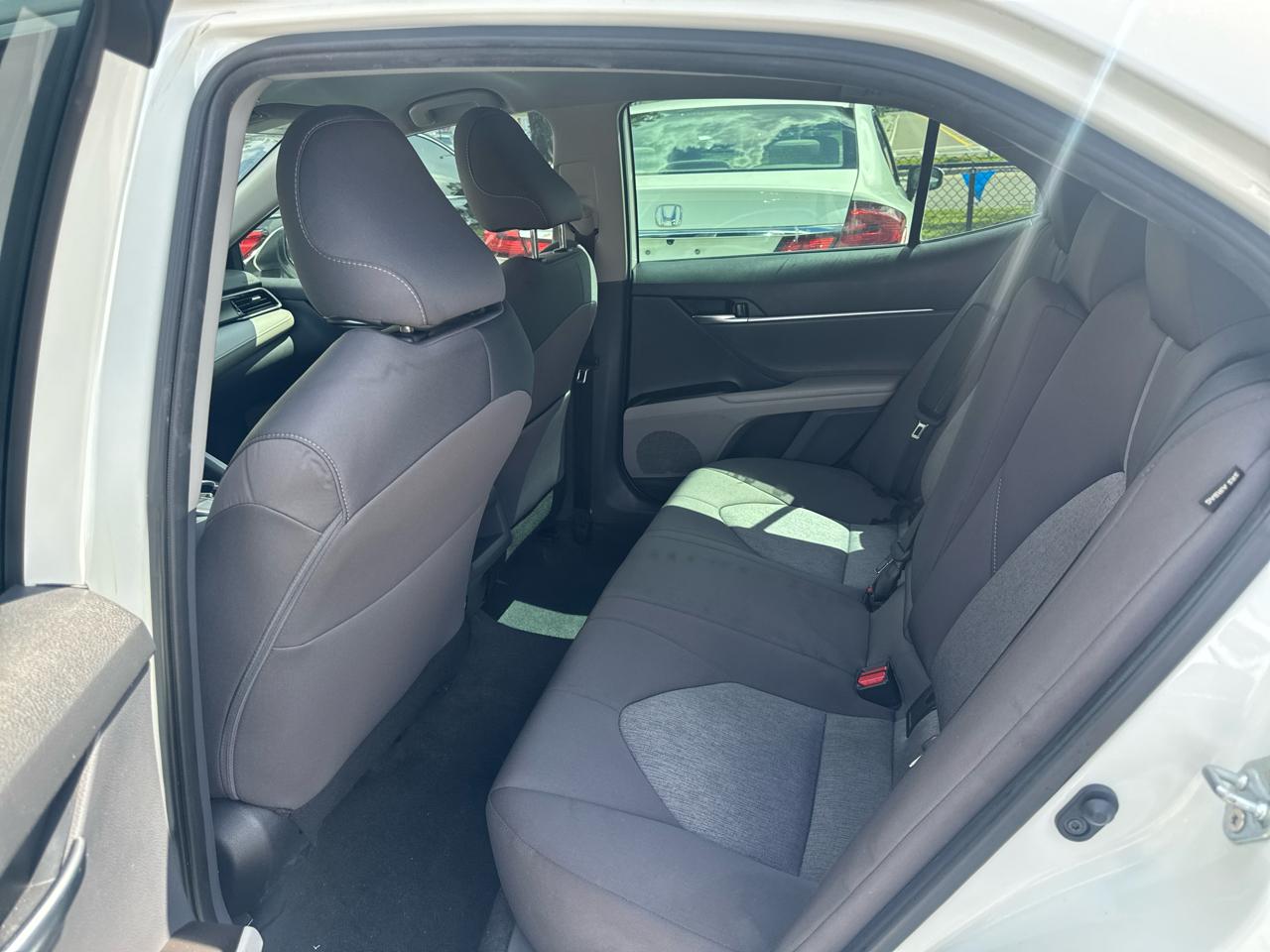 Toyota Camry Le - Thumbnail 9