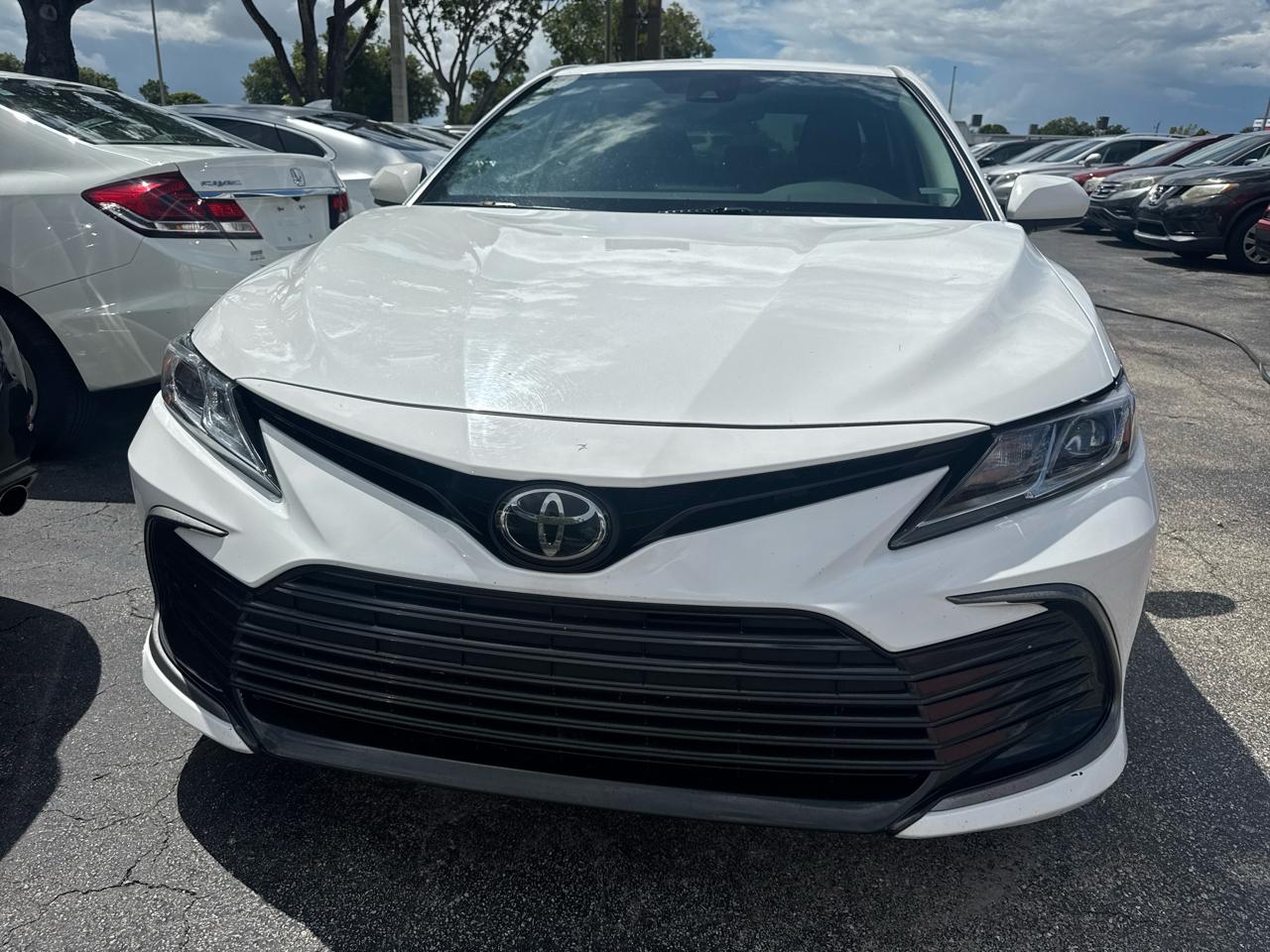 Toyota Camry Le - Thumbnail 3