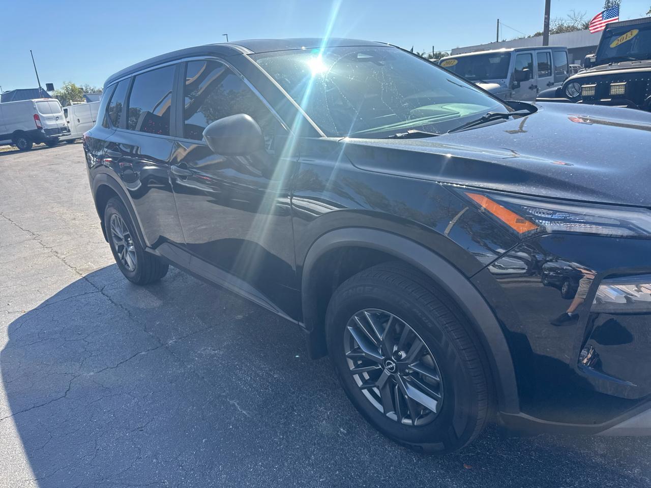 Nissan Rogue S - Thumbnail 8