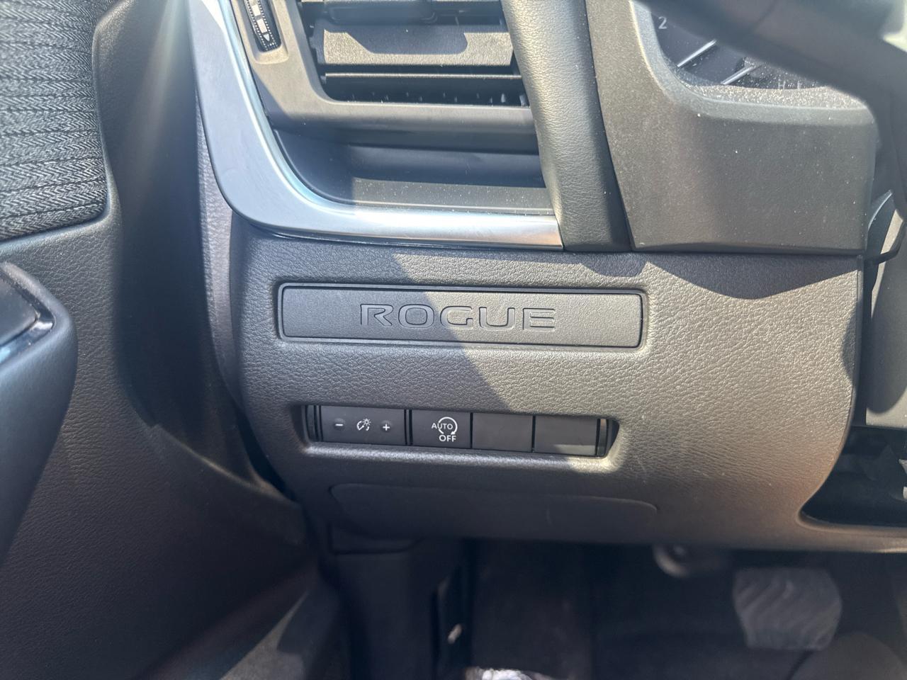 Nissan Rogue S - Thumbnail 16