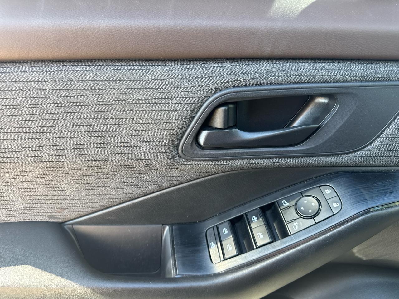 Nissan Rogue S - Thumbnail 15