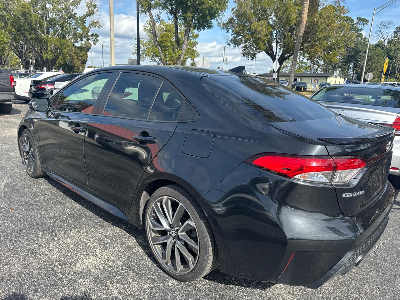 Toyota Corolla Se - Thumbnail 4