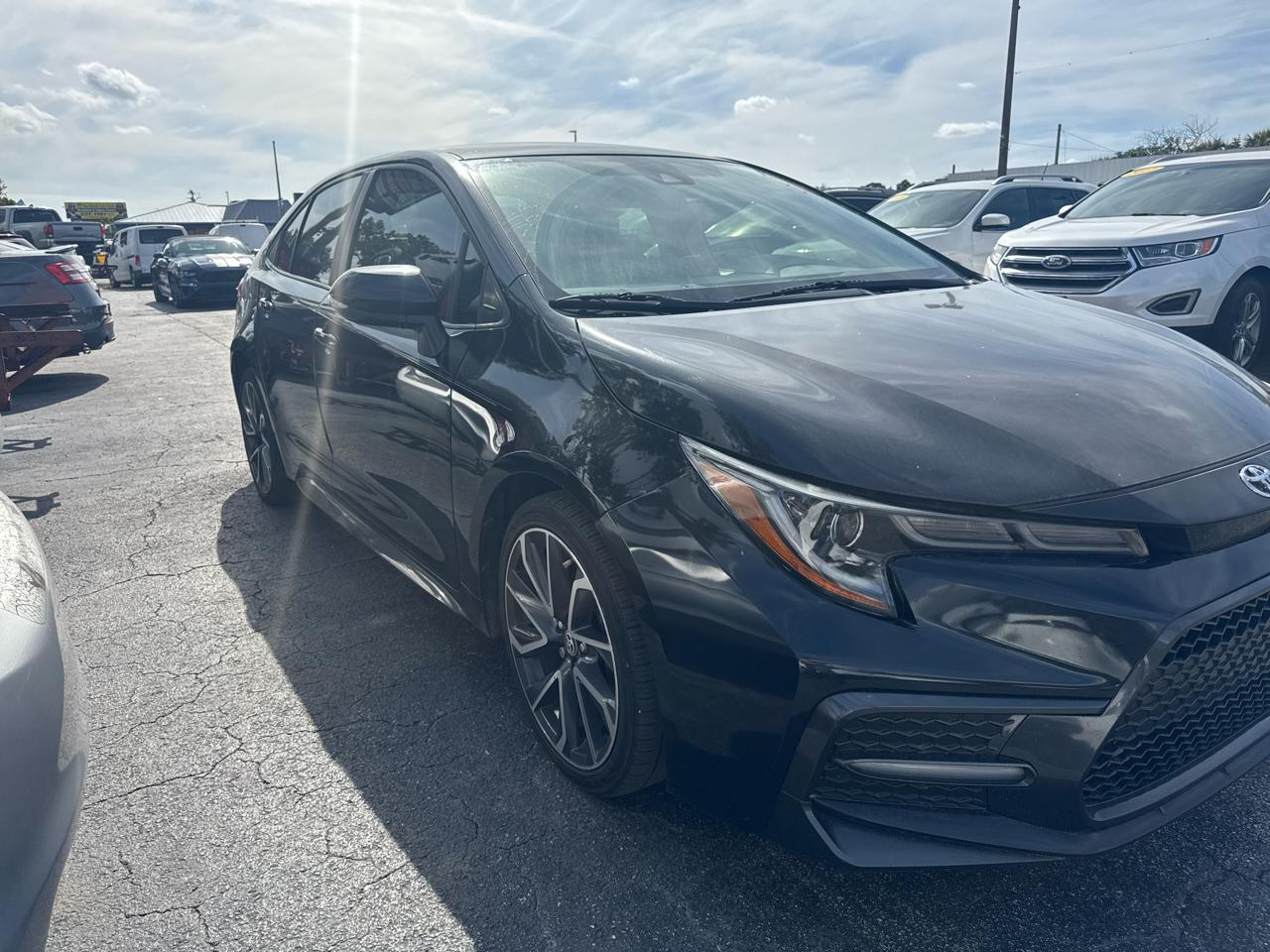 Toyota Corolla Se - Thumbnail 3